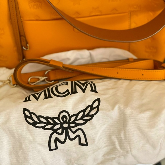 MCM Hobo Bag, Golden Mango - Picture 11 of 16